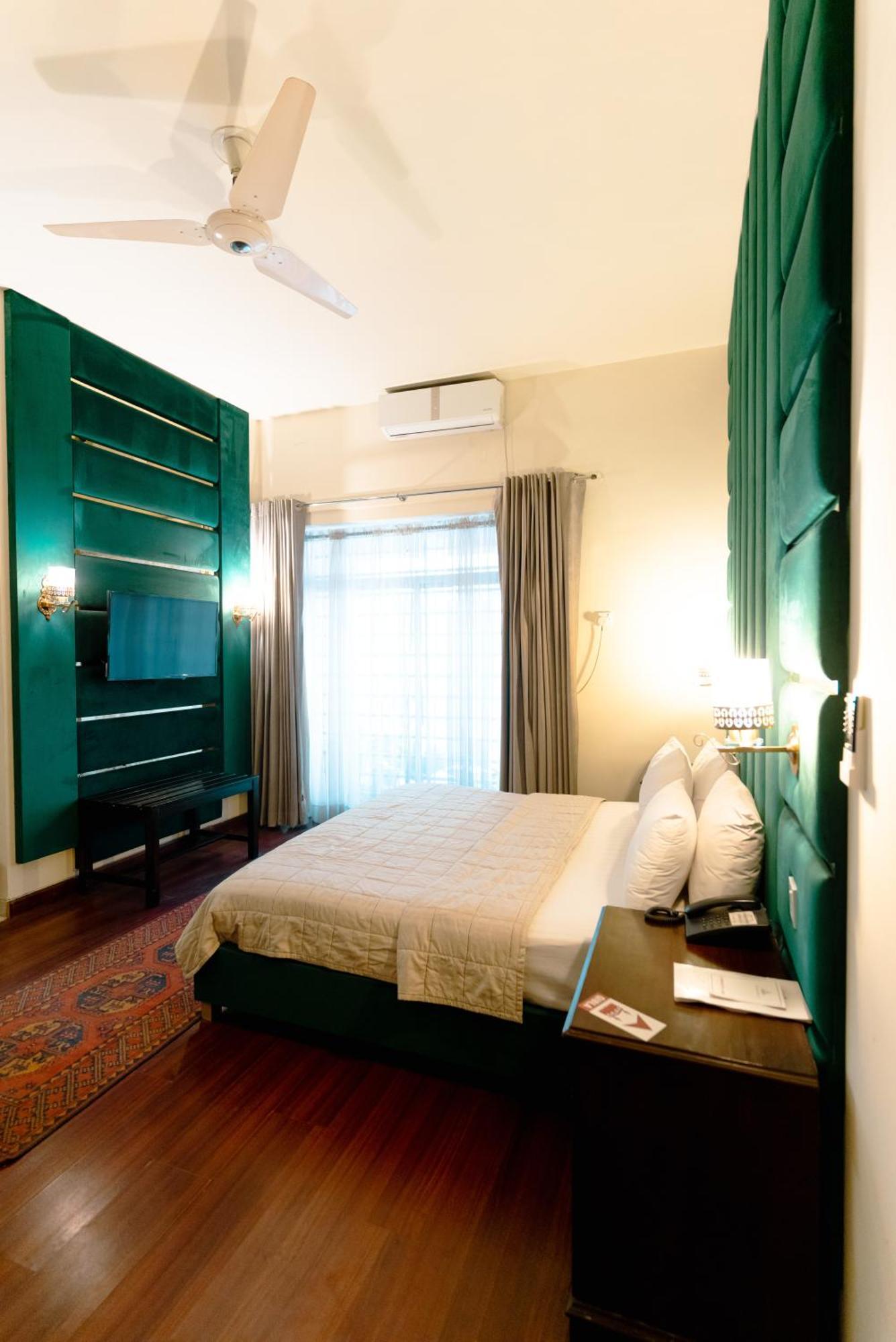 Vip House Peshawar Hotel Eksteriør billede