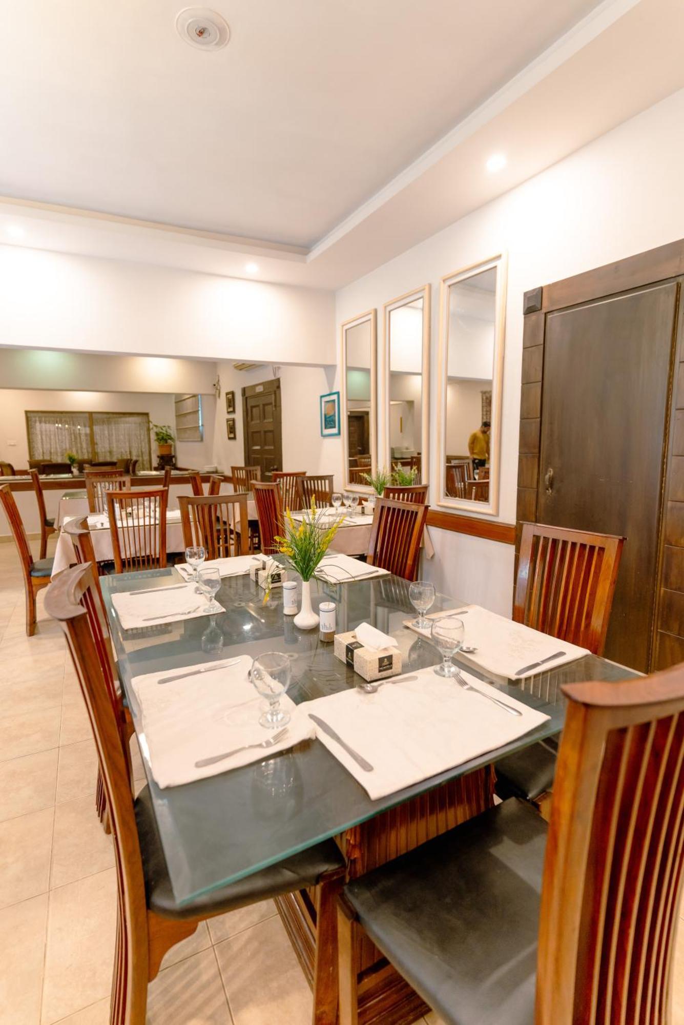 Vip House Peshawar Hotel Eksteriør billede