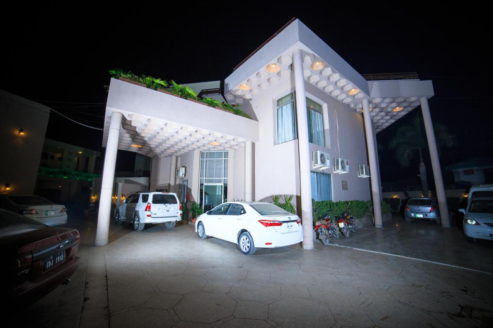 Vip House Peshawar Hotel Eksteriør billede