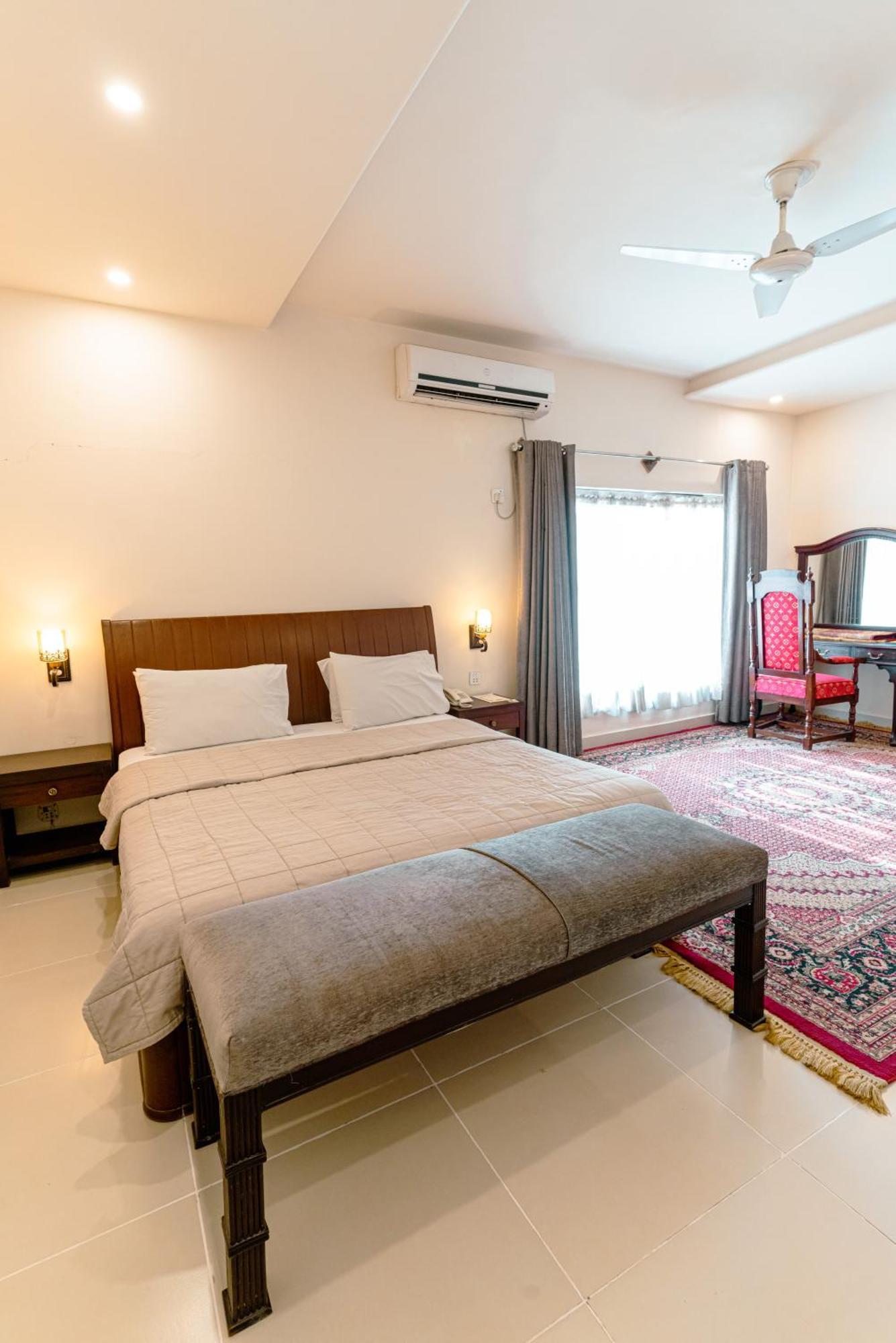 Vip House Peshawar Hotel Eksteriør billede