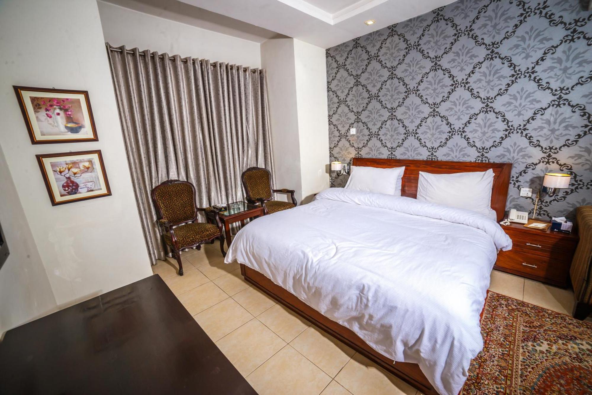 Vip House Peshawar Hotel Eksteriør billede