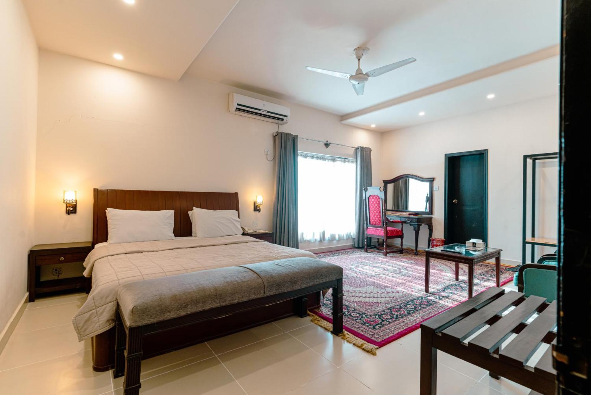 Vip House Peshawar Hotel Eksteriør billede