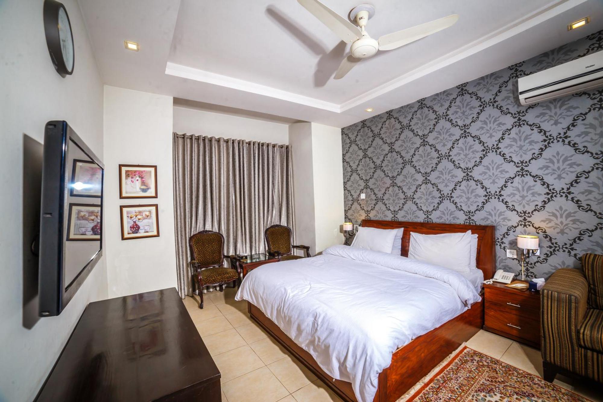Vip House Peshawar Hotel Eksteriør billede
