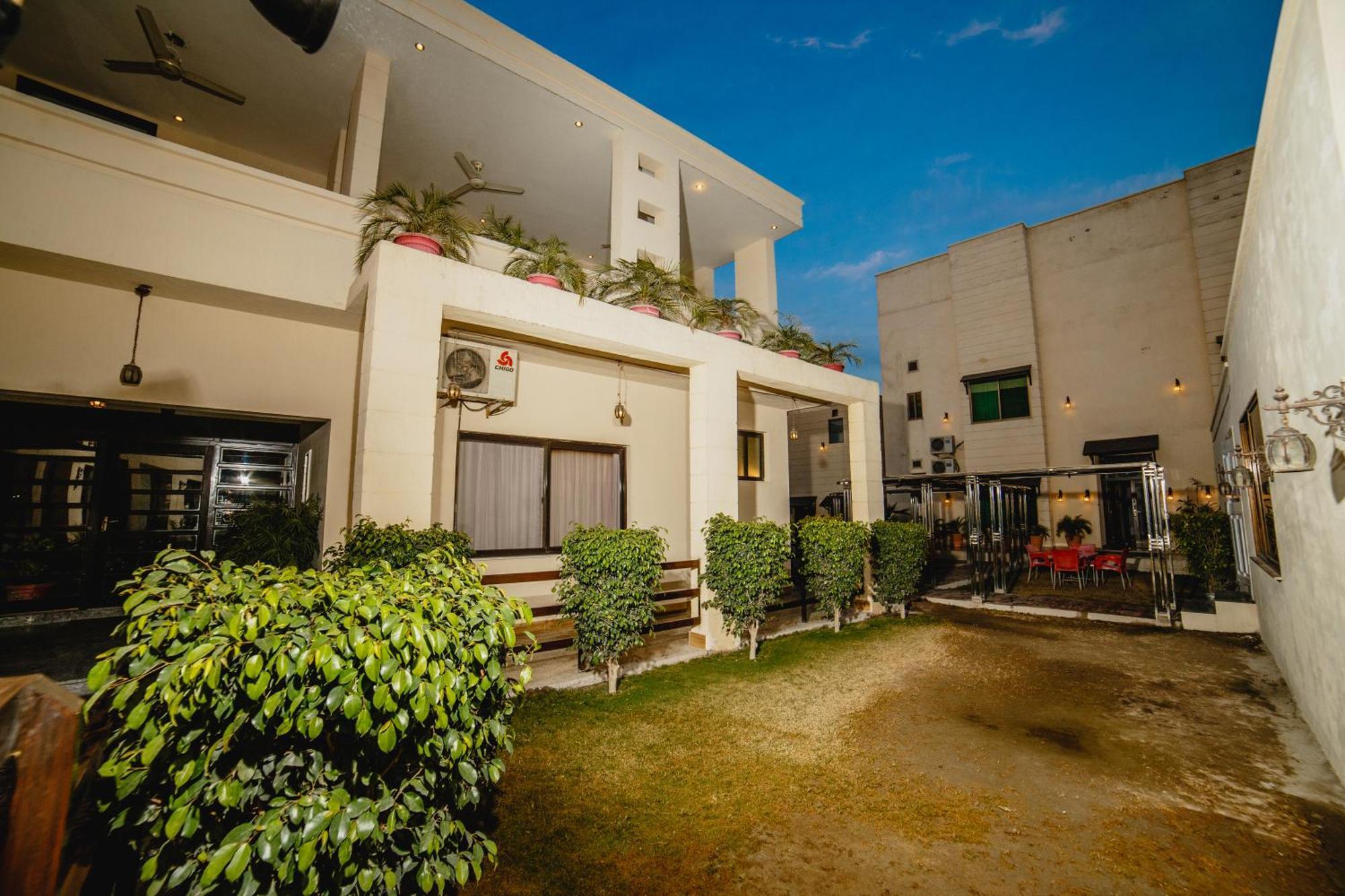 Vip House Peshawar Hotel Eksteriør billede